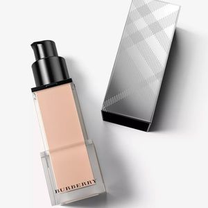 BURBERRY Fresh Glow Foundation with SPF . Ochre Nude No. 12